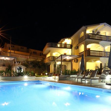 Apartments Bago Трогир Екстериор снимка