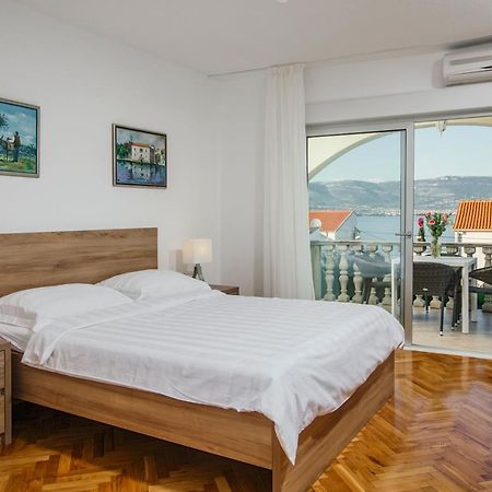 Apartments Bago Трогир Екстериор снимка