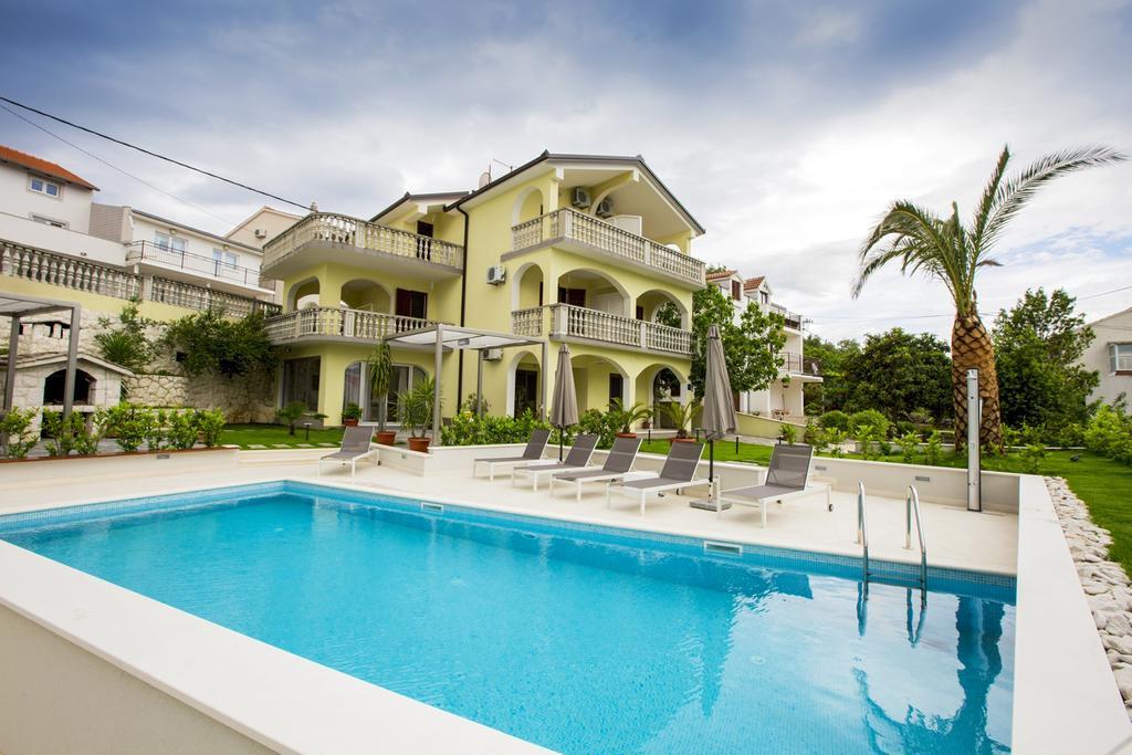 Apartments Bago Трогир Екстериор снимка