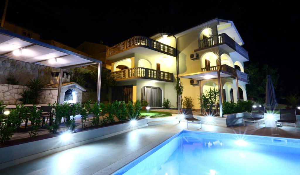 Apartments Bago Трогир Екстериор снимка