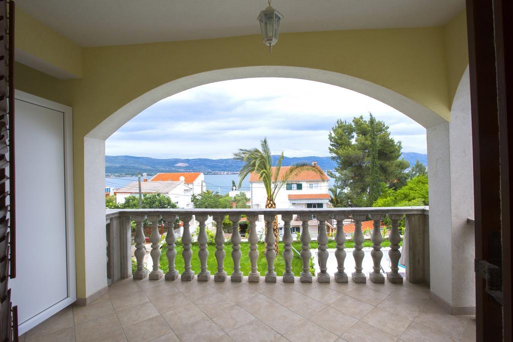 Apartments Bago Трогир Екстериор снимка