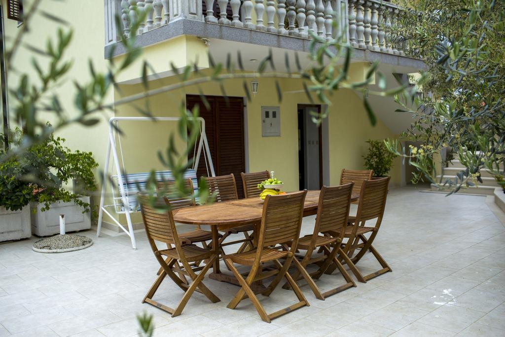 Apartments Bago Трогир Екстериор снимка