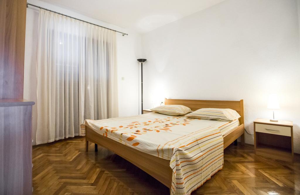 Apartments Bago Трогир Екстериор снимка