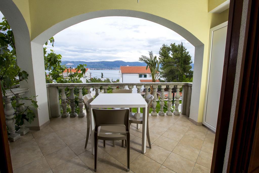 Apartments Bago Трогир Екстериор снимка