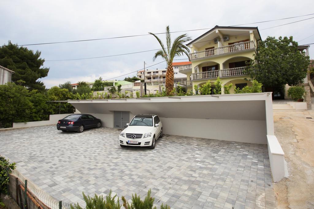 Apartments Bago Трогир Екстериор снимка