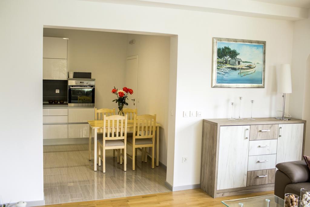 Apartments Bago Трогир Екстериор снимка