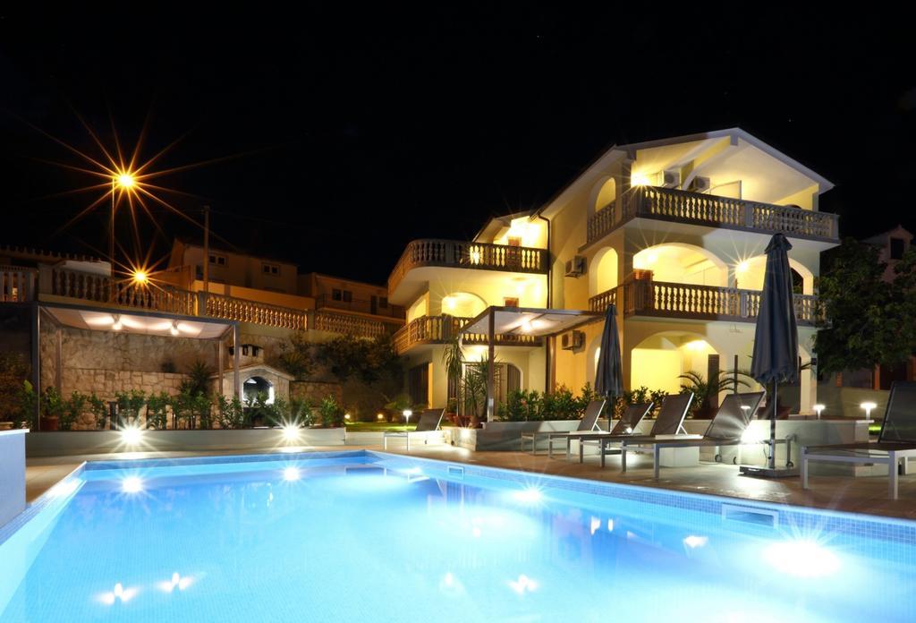Apartments Bago Трогир Екстериор снимка