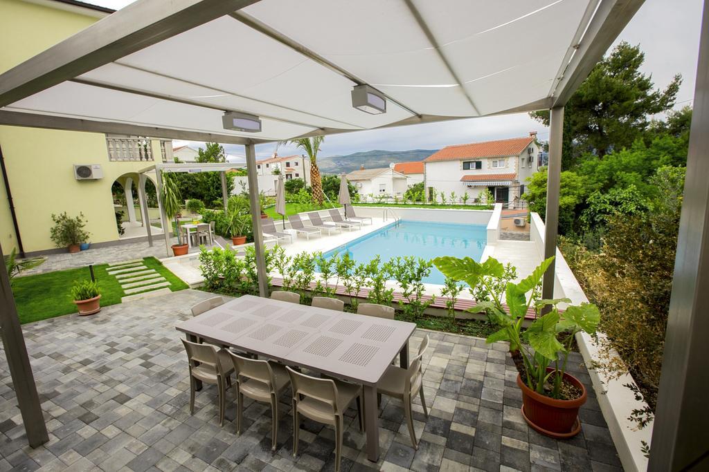 Apartments Bago Трогир Екстериор снимка