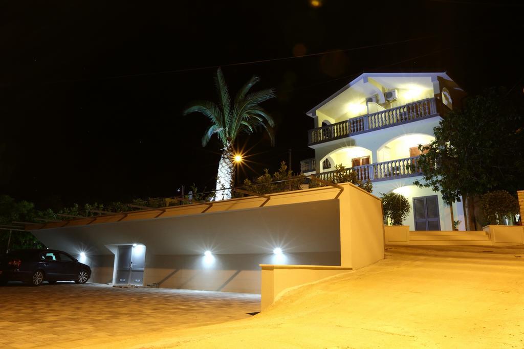 Apartments Bago Трогир Екстериор снимка