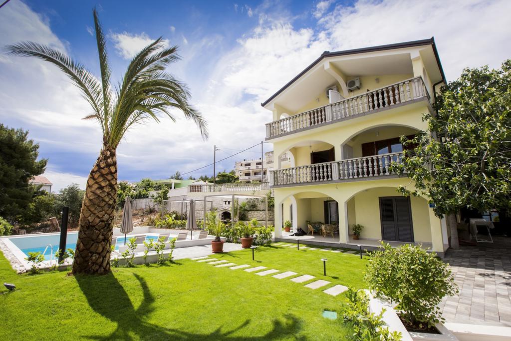 Apartments Bago Трогир Екстериор снимка