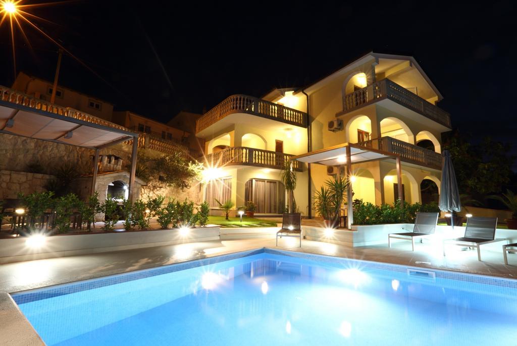 Apartments Bago Трогир Екстериор снимка
