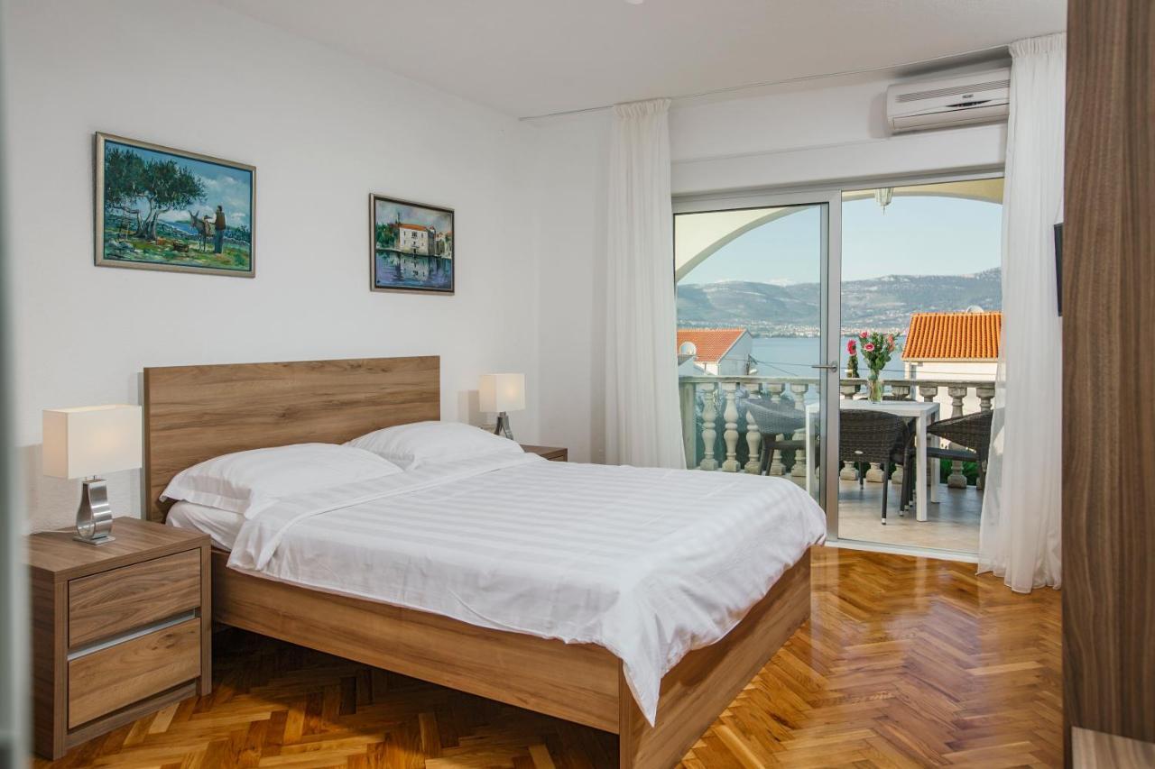 Apartments Bago Трогир Екстериор снимка