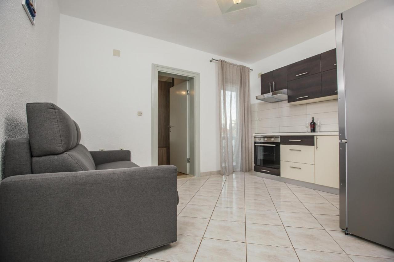Apartments Bago Трогир Екстериор снимка