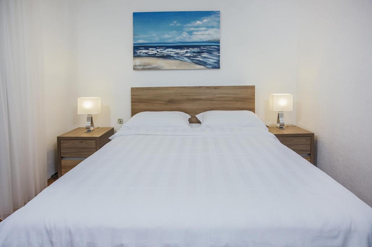 Apartments Bago Трогир Екстериор снимка