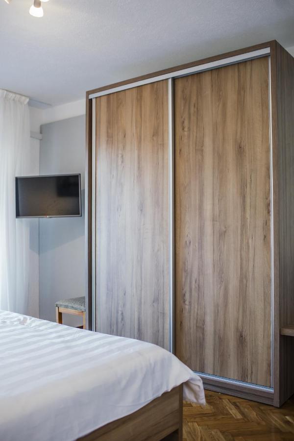 Apartments Bago Трогир Екстериор снимка