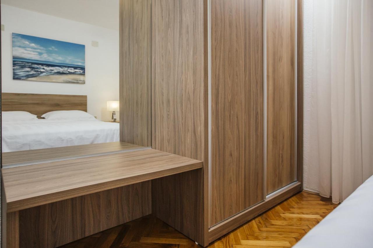 Apartments Bago Трогир Екстериор снимка