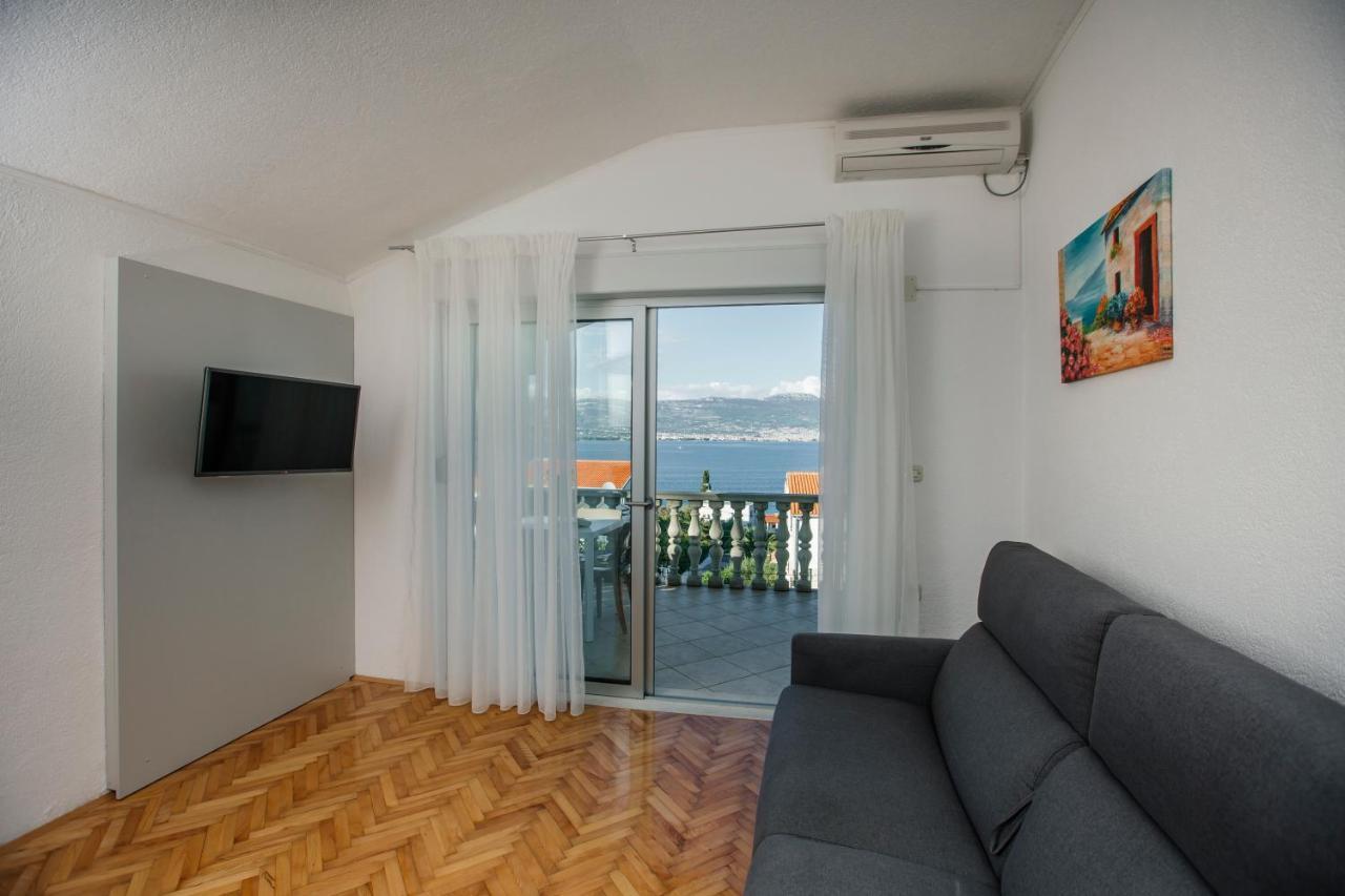 Apartments Bago Трогир Екстериор снимка