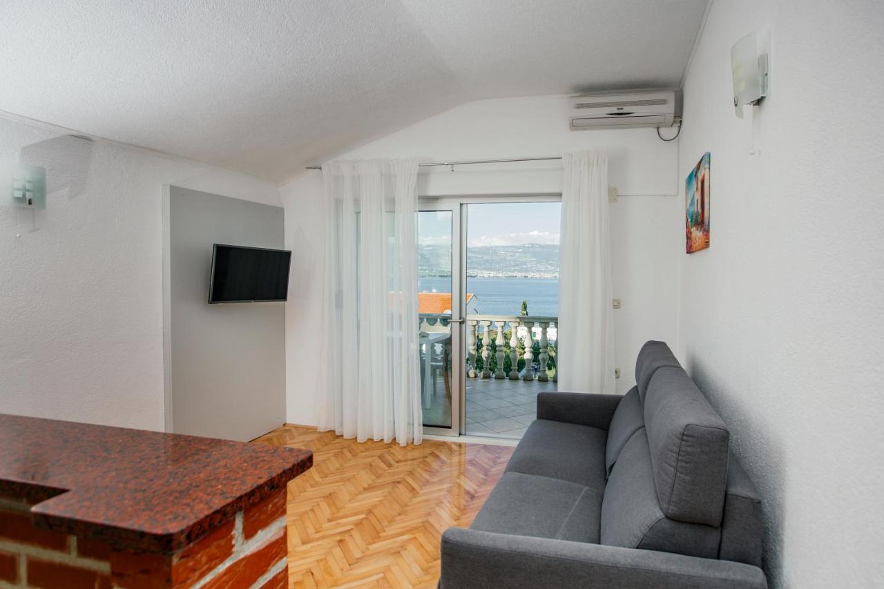 Apartments Bago Трогир Екстериор снимка