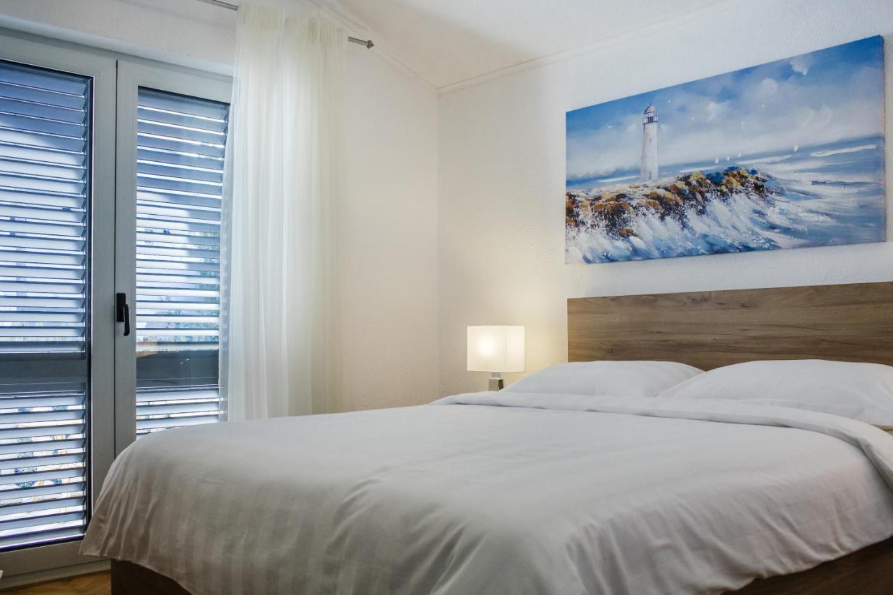 Apartments Bago Трогир Екстериор снимка