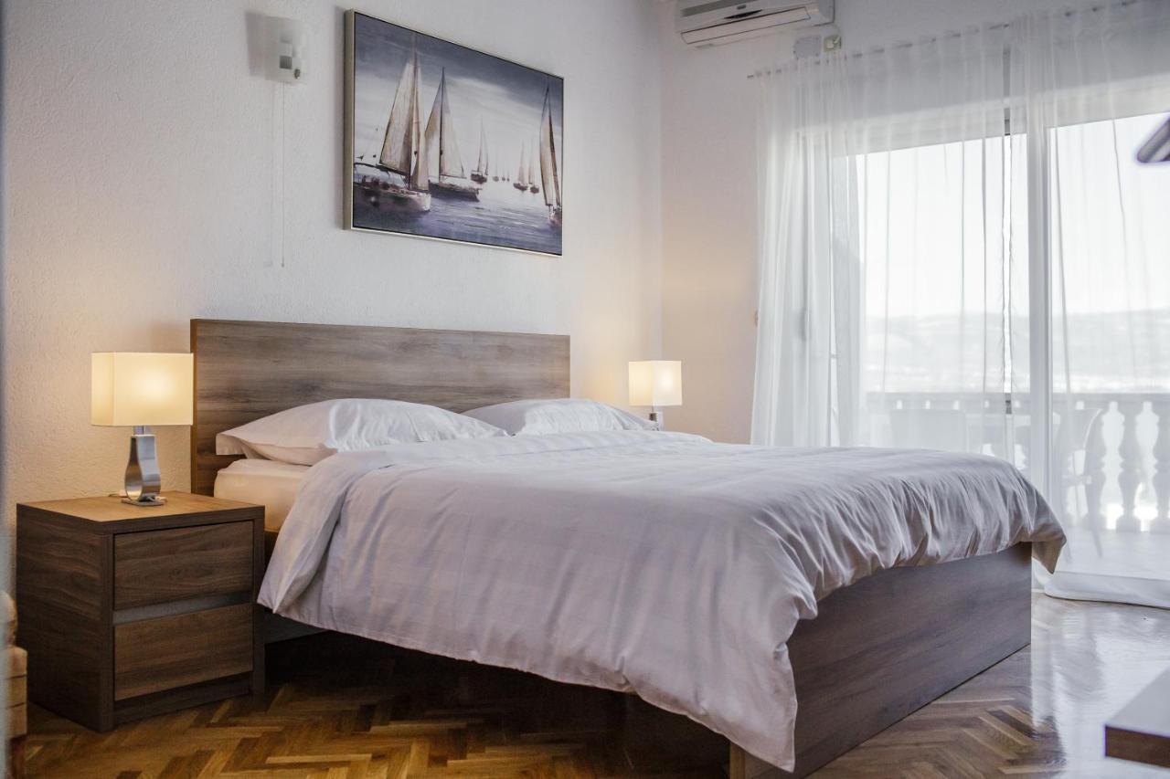 Apartments Bago Трогир Екстериор снимка