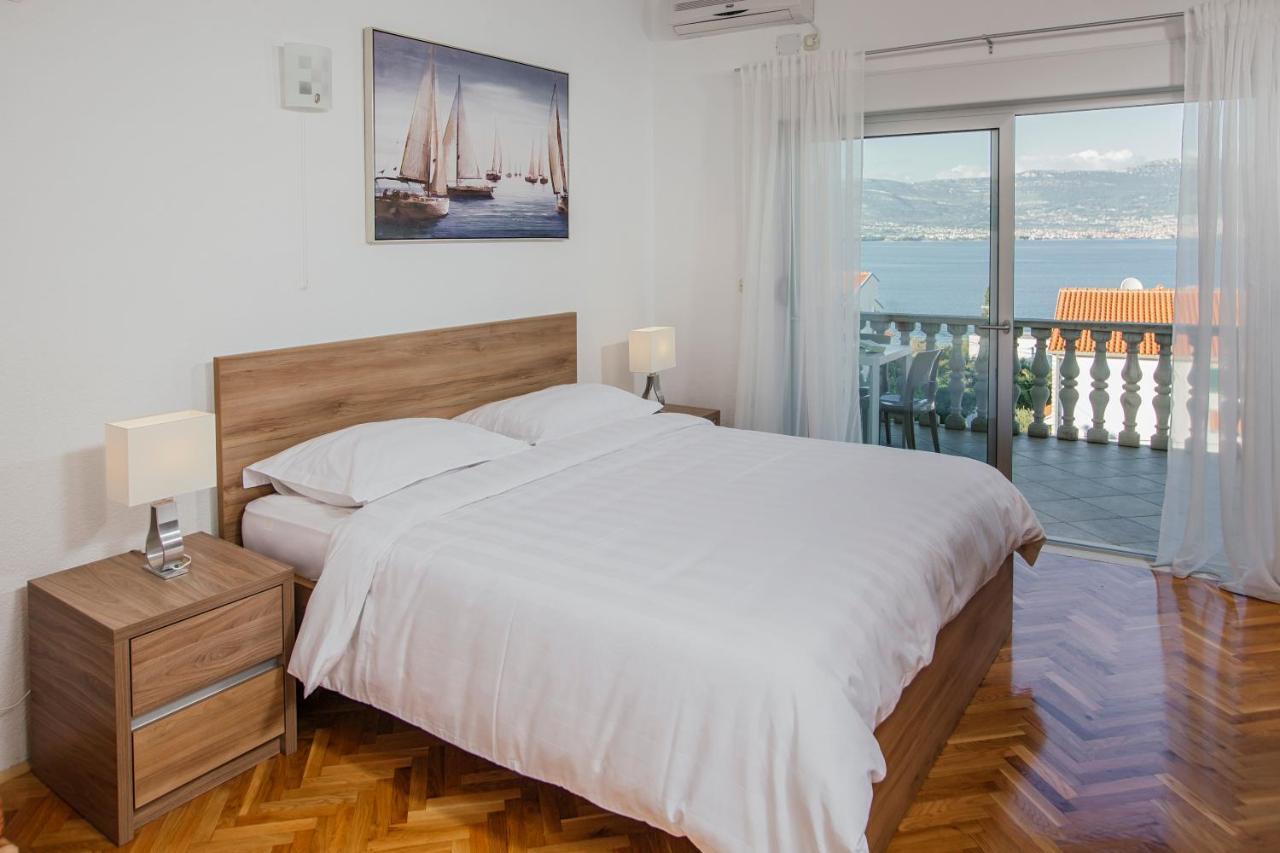 Apartments Bago Трогир Екстериор снимка