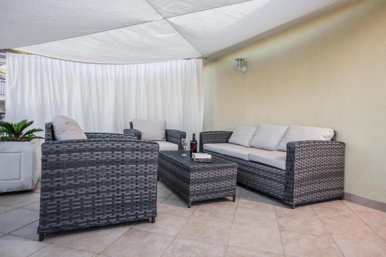 Apartments Bago Трогир Екстериор снимка