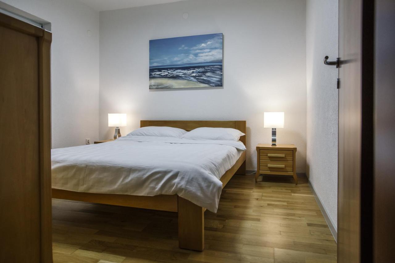 Apartments Bago Трогир Екстериор снимка